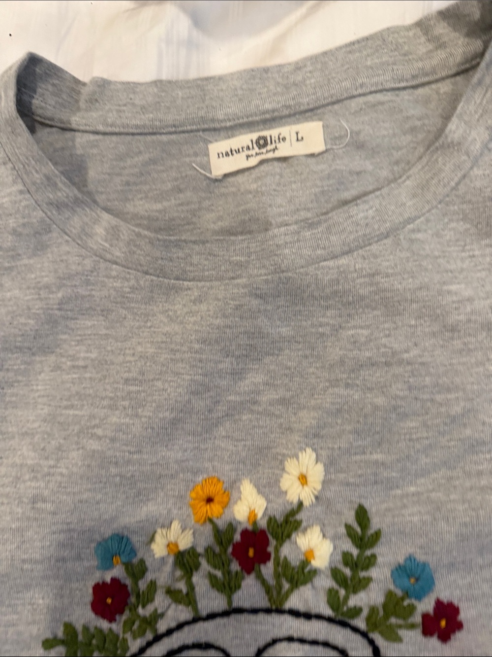 NATURAL LIFE Gray Tee with Embroidered Floral Camper - Picture 3 of 4